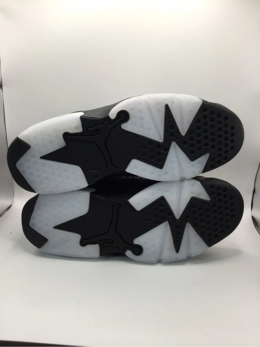 Jordan Men's Black Sneakers with Gold Jumpman